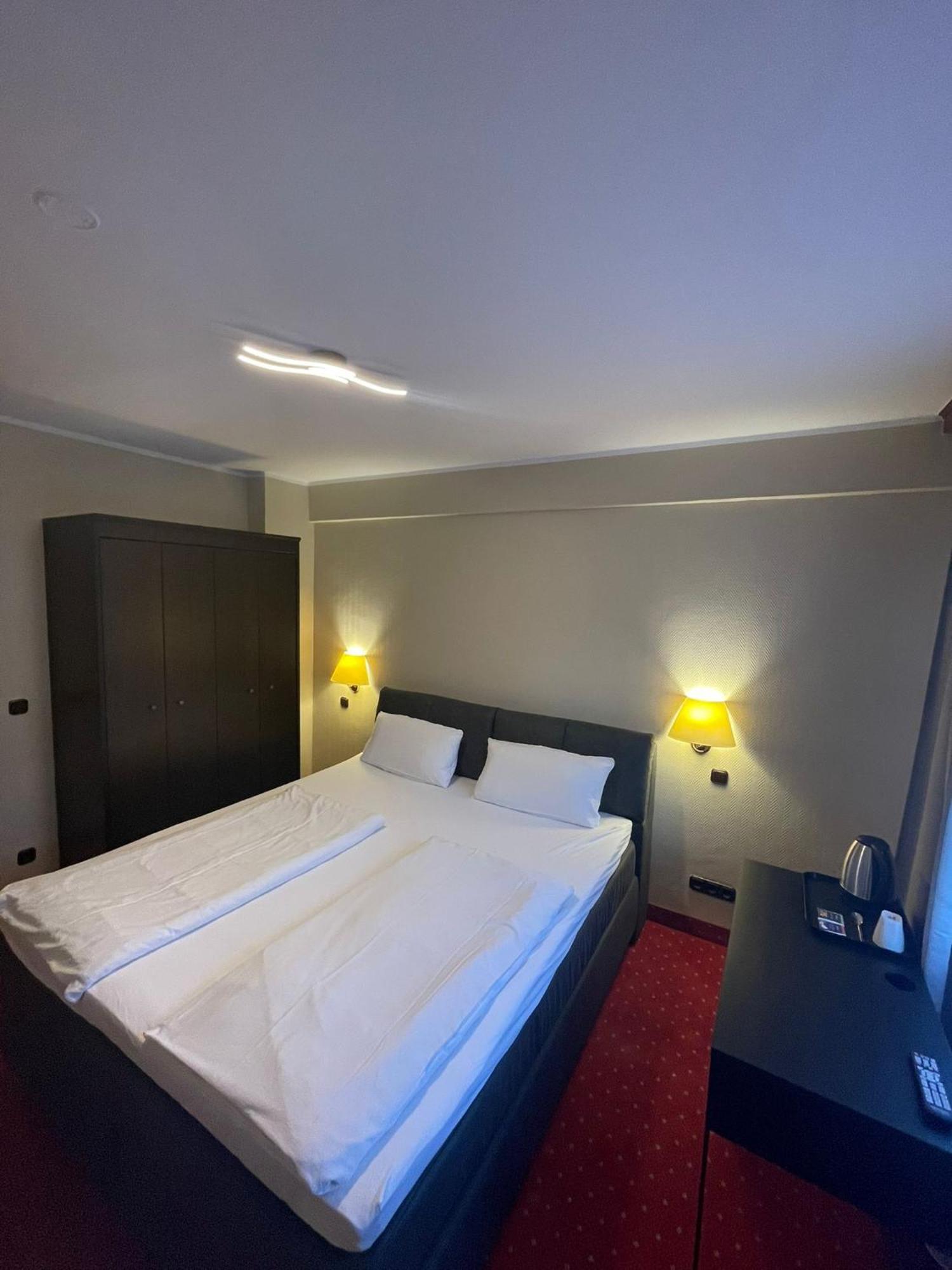 Sun Hotel เอสเซน ภายนอก รูปภาพ