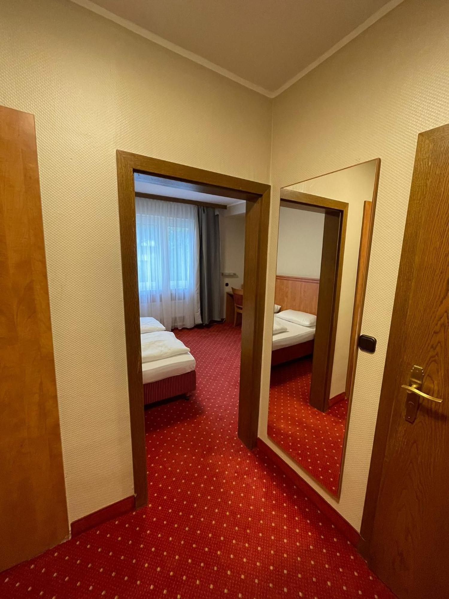 Sun Hotel เอสเซน ภายนอก รูปภาพ